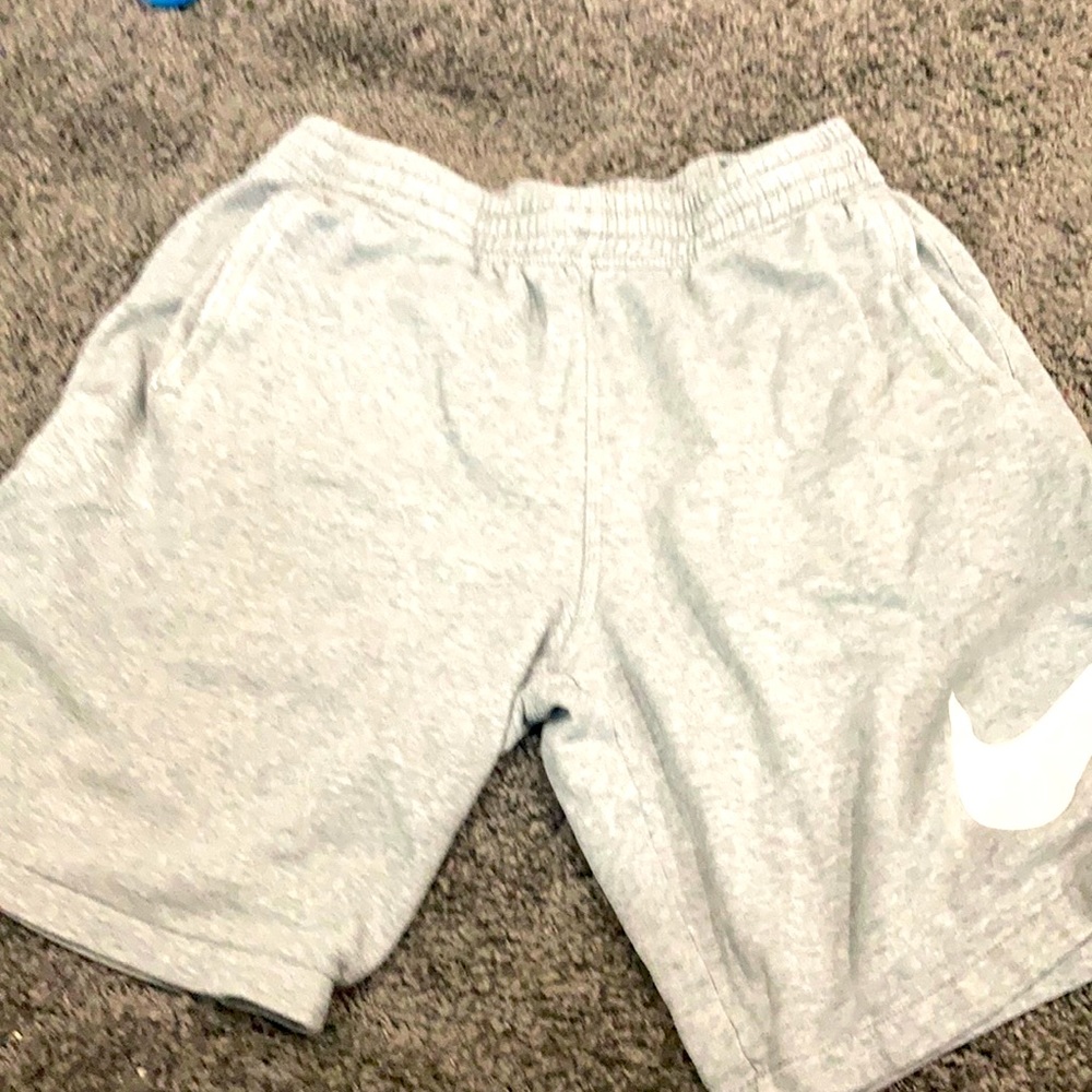 Men’s extra large NIKE gray shorts